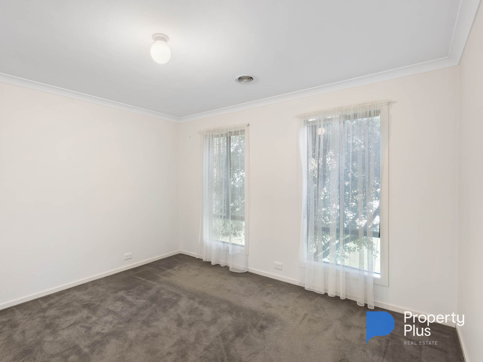 6 Moira Court, Ascot