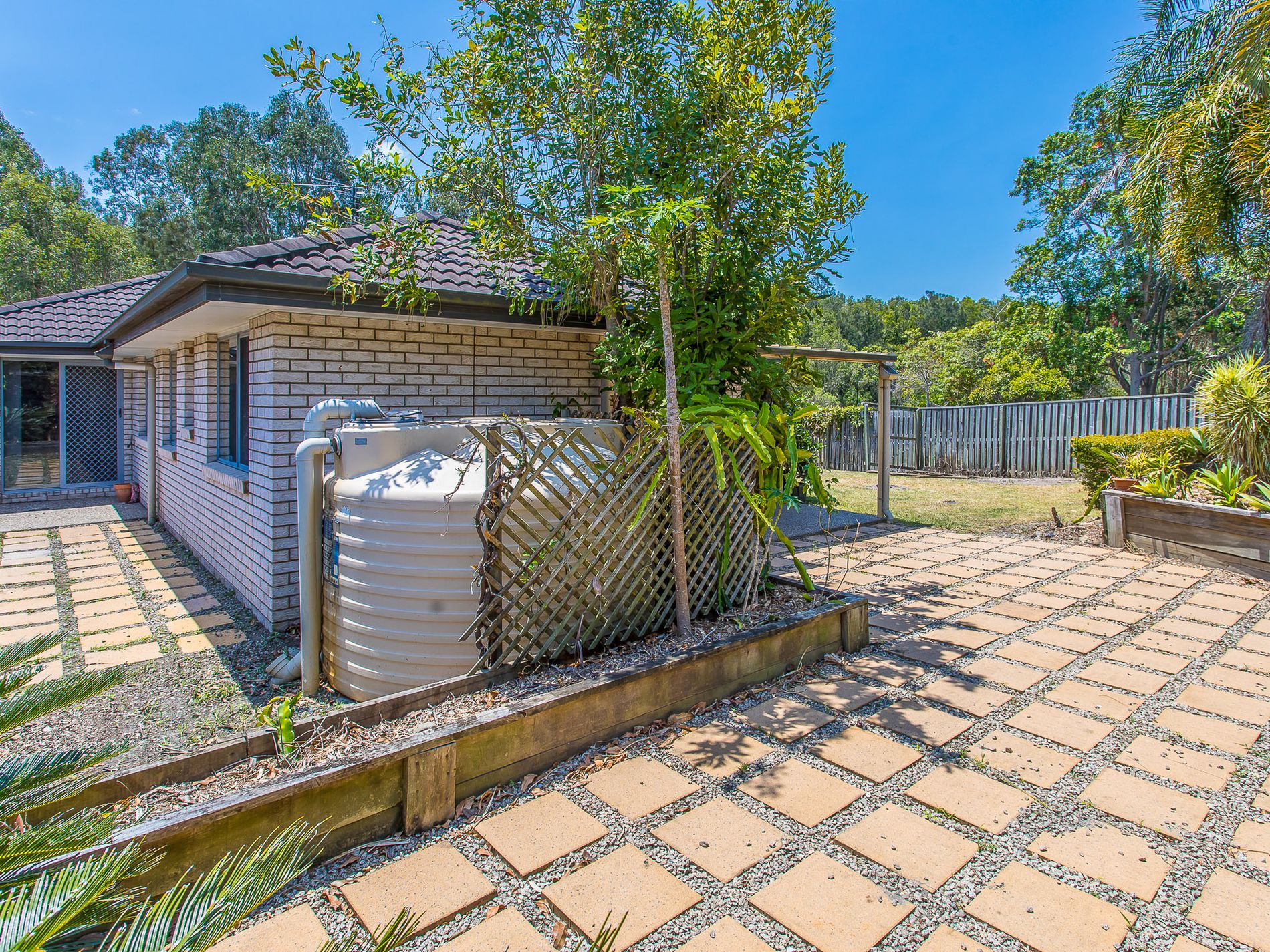 50 Vanilla Av, Griffin