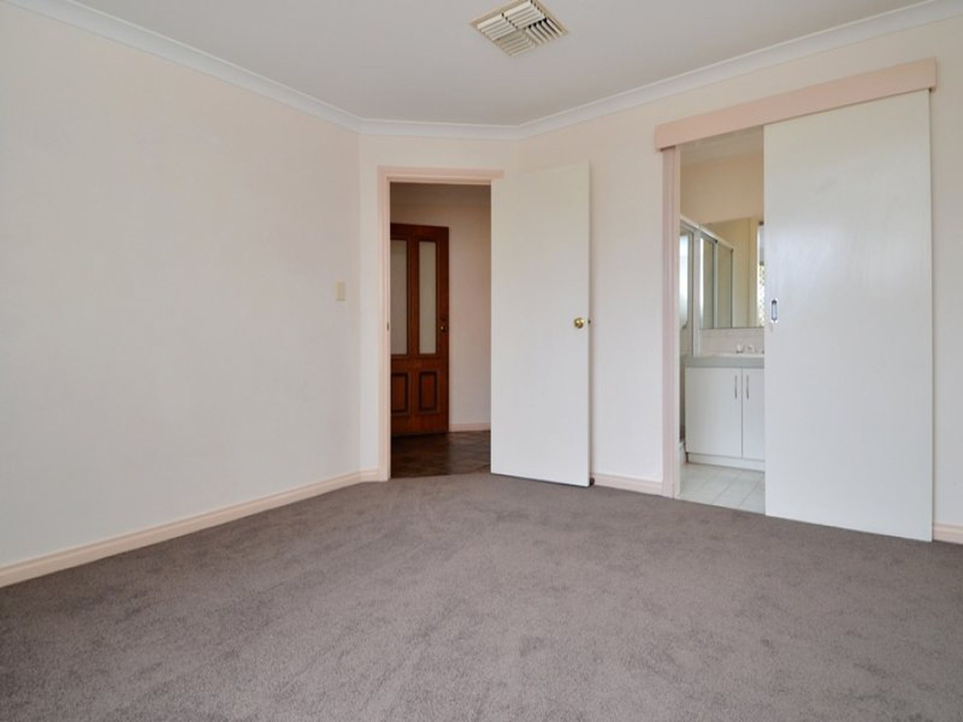 8A Siberia Close, Hannans