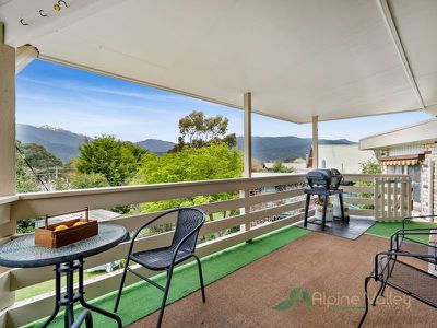 13 Coolumbooka Avenue, Tawonga South