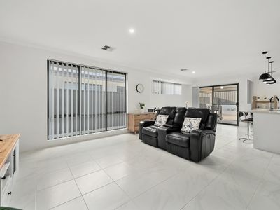 34 Hickman Drive, Piara Waters