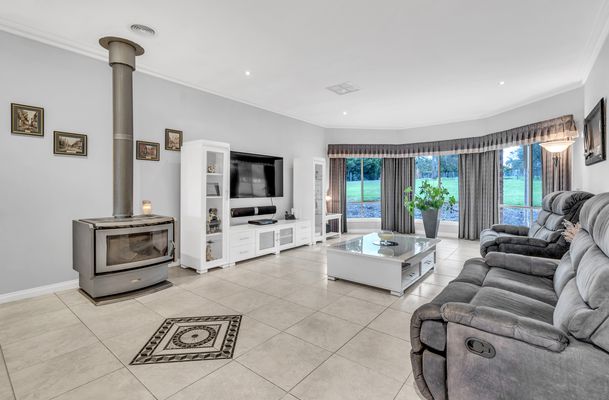 40 The Ridge , Oaklands Junction