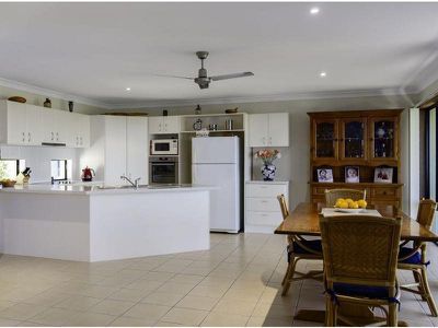 12 Voyagers Place, Sunrise Beach