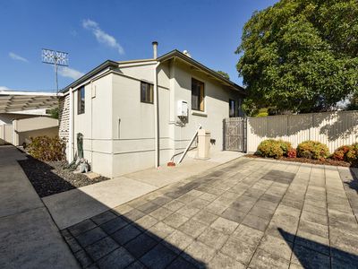 49 Lake Terrace East , Mount Gambier