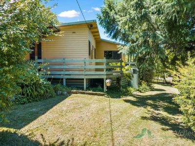 15 Coolumbooka Avenue, Tawonga South