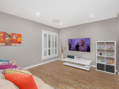 8 Pedrick Place, Dundas Valley