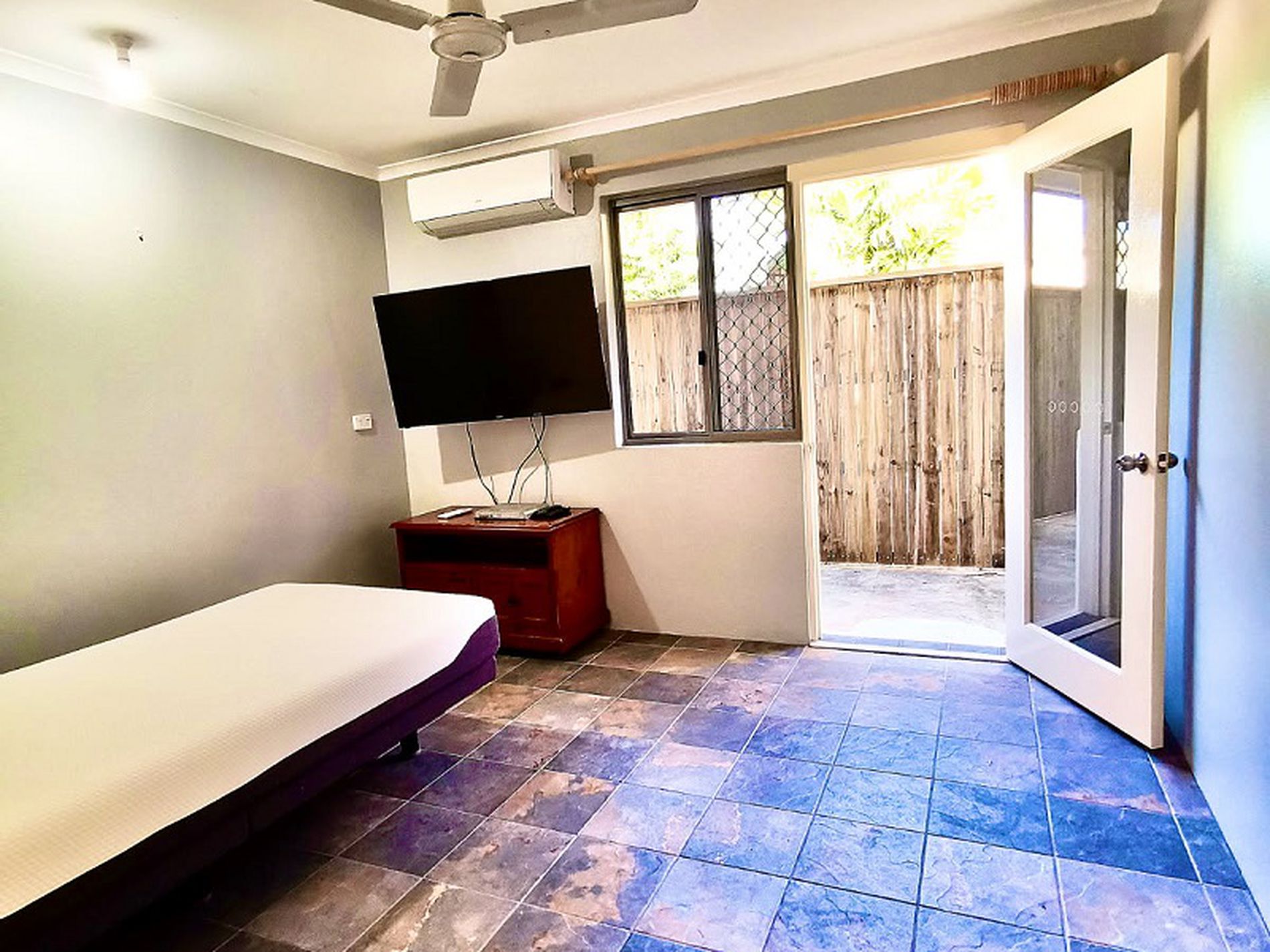 3 OLIVE STREET, Manoora