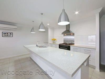 5 Honeyeater Ct, Woodgate