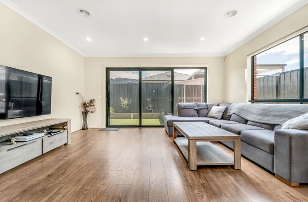 61 Featherwood Crescent, Craigieburn