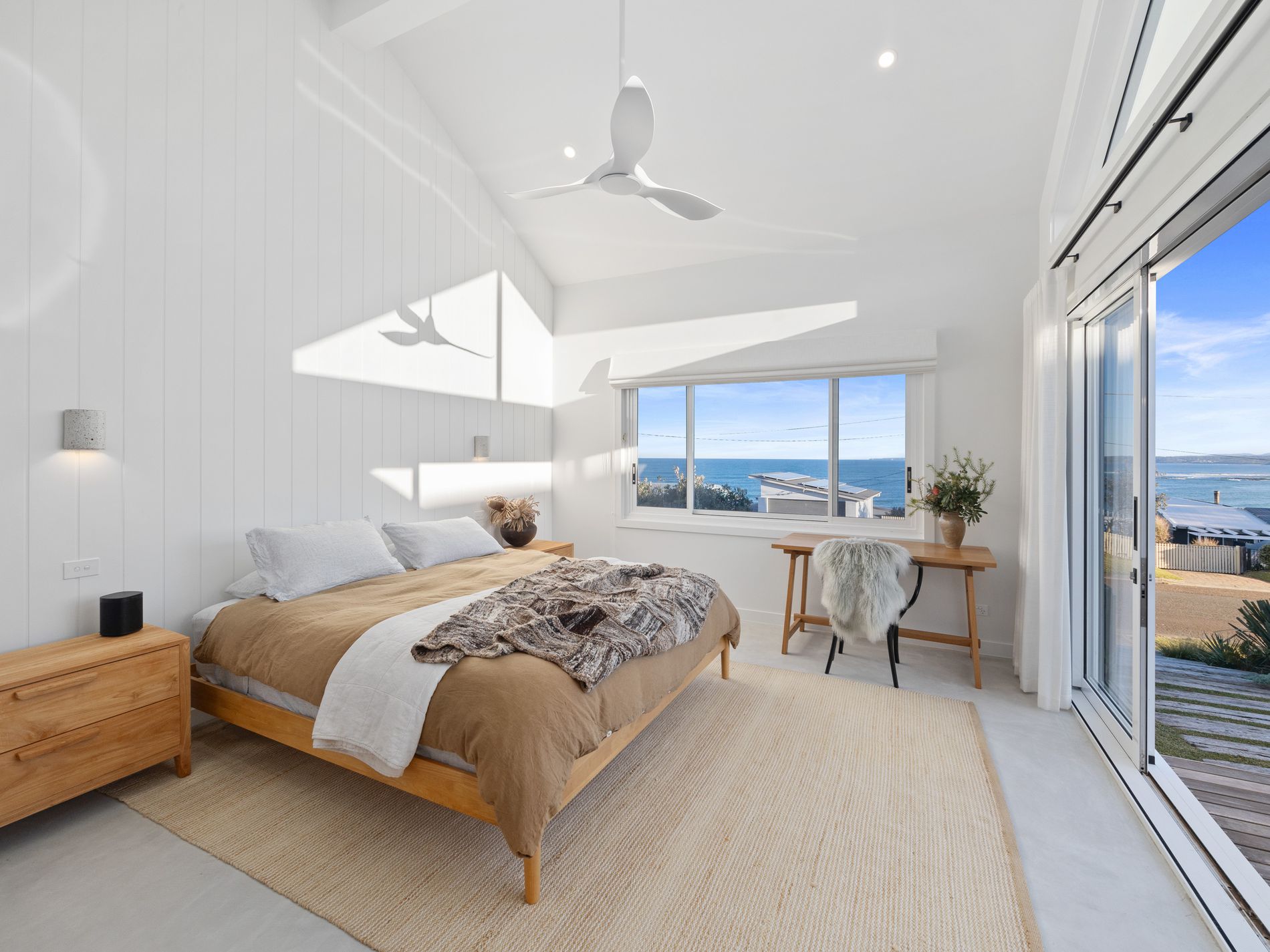 40 Sunset Strip, Manyana