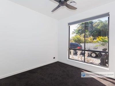 2 / 39 Holland Court, Broadbeach Waters