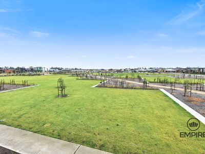 6 Mahara Walk, Cranbourne West
