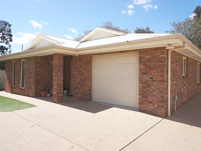 2 / 44 Grenfell Street, West Wyalong