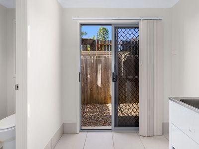 2 / 4 Gibbs Street, Churchill