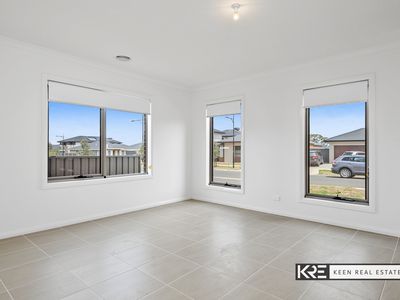 30 Springbrook Parkway, Cobblebank