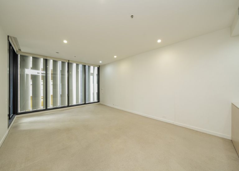605 / 70 Queens Road, Melbourne