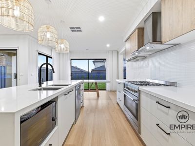 6 Heart Loop, Clyde North