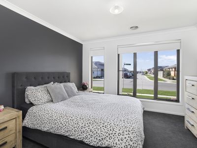 12 Bessie Drive, Cranbourne West