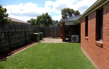 8 Castle Court, Beaconsfield