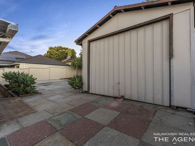 32 Lincoln Road, Morley