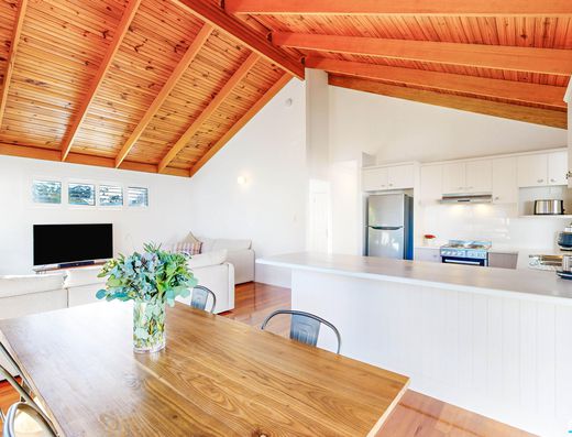 Lifestyle, Location & Endless Appeal! image 9
