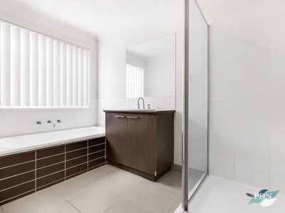 12 Romek Way, Truganina
