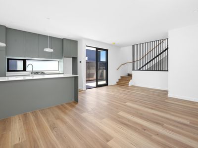 2 / 12 Irvine Crescent, Brunswick West