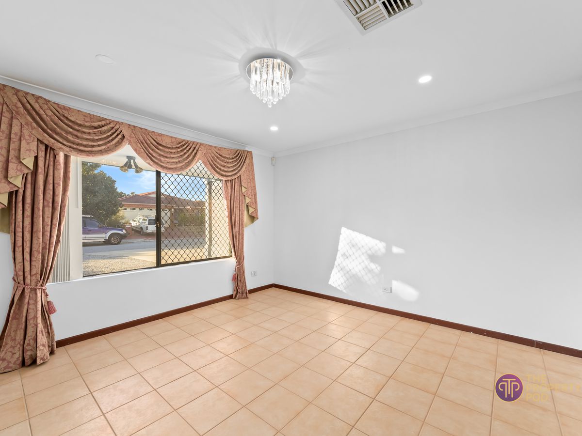 42 Woodside Loop, Beckenham