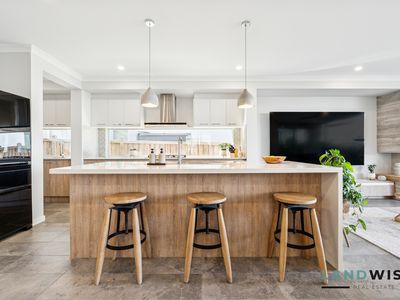 4 Topsails Close, Werribee South