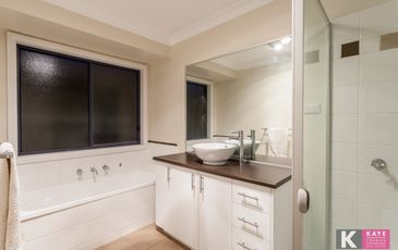 10 Castle Court, Beaconsfield