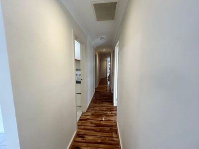 1 / 6 Harness Court, Truganina