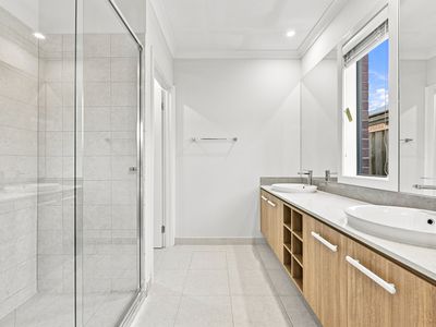11 Rhubarb Road, Manor Lakes