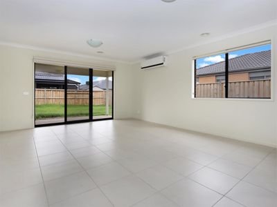 38 Smile Crescent, Wyndham Vale