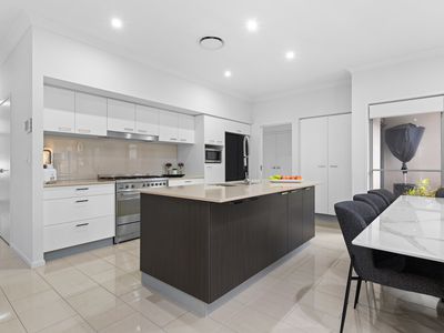 43 Margaret Crescent, Wakerley