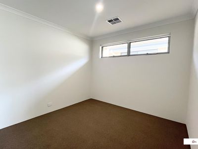 8 Cordelia Street, Eglinton