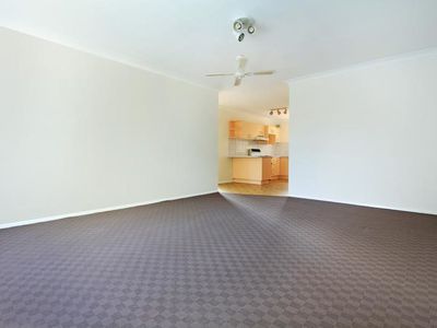 6 / 10 Peterborough Avenue, Lake Illawarra