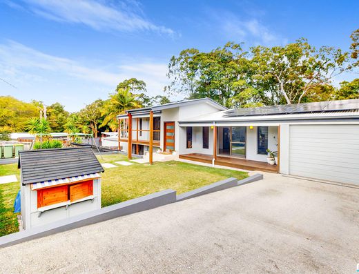 A Hidden Tewantin Gem with Space to Inspire image 2