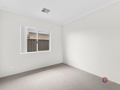 13 Hidcote Road, Lakelands