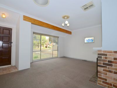 13 Berehaven Avenue, Thornlie