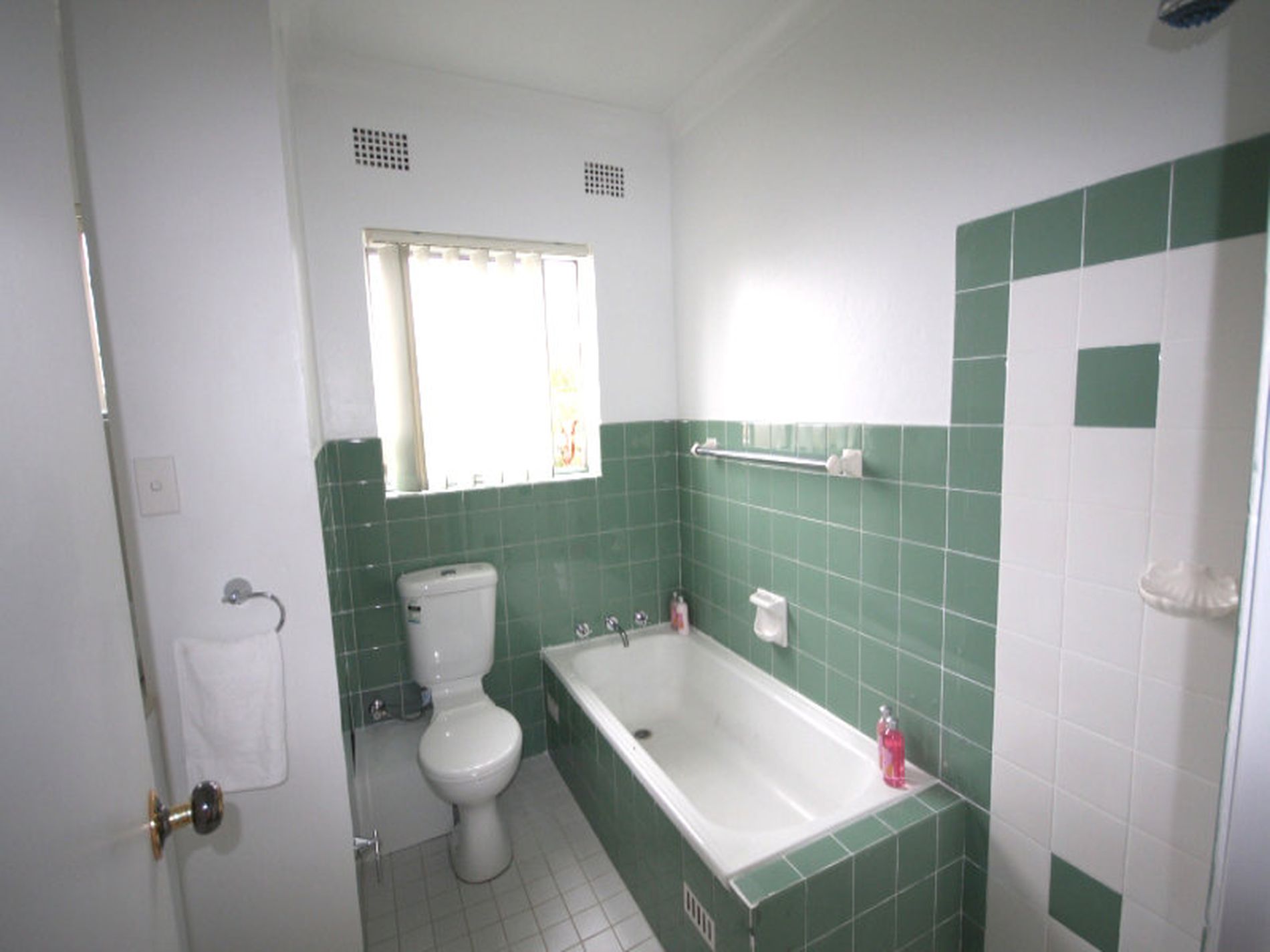 12 / 32 Barber Avenue, Eastlakes