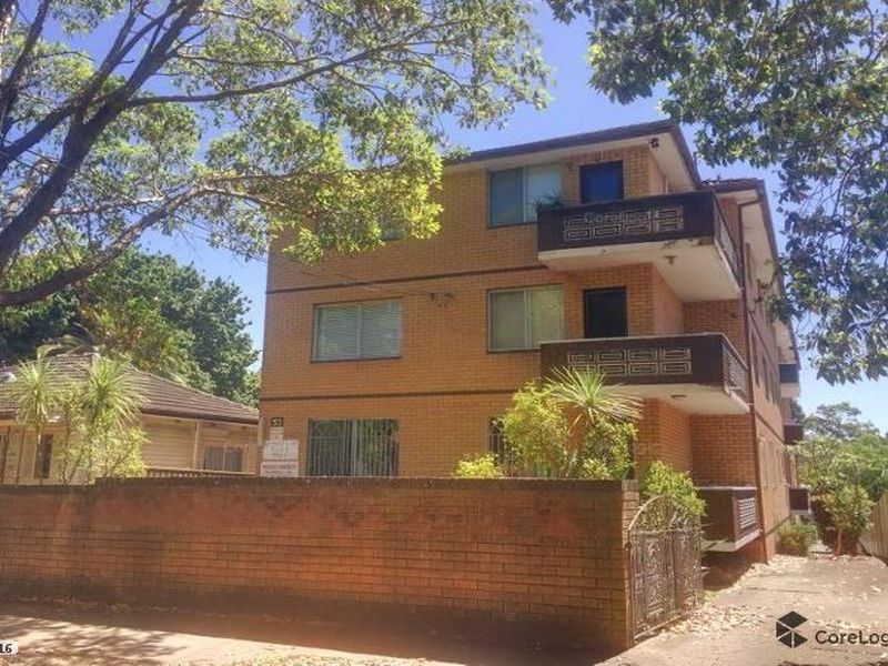 9 / 52 Sixth Avenue, Campsie