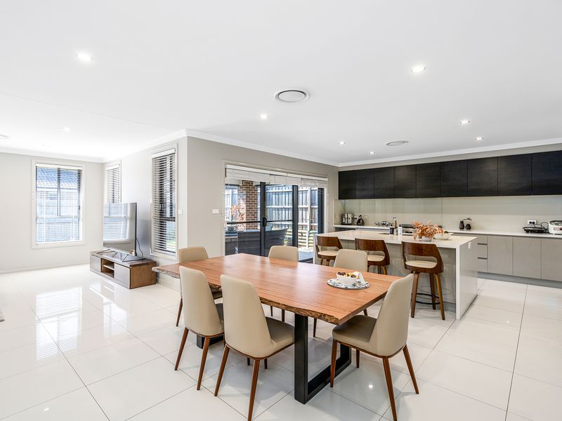 90 Fairfax Street, The Ponds