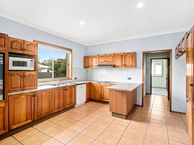 14 The Boulevarde, Oak Flats