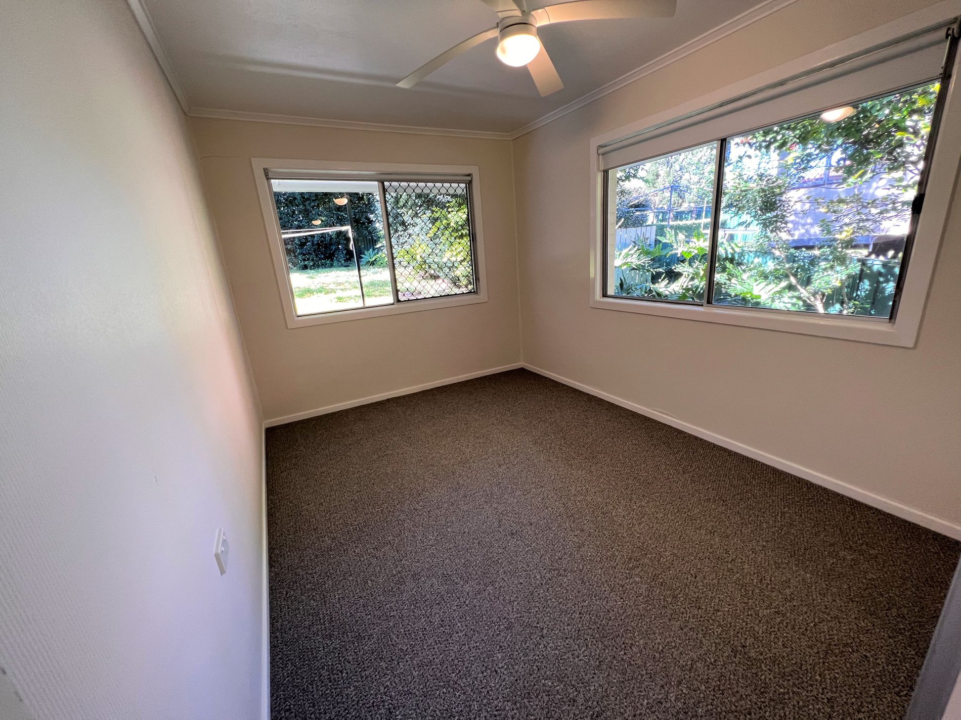 15 JOACHIM STREET, Holland Park West First National Style Real Estate