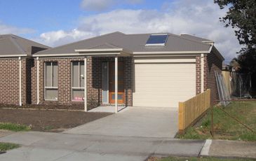 1 / 17 Henry Street, Pakenham