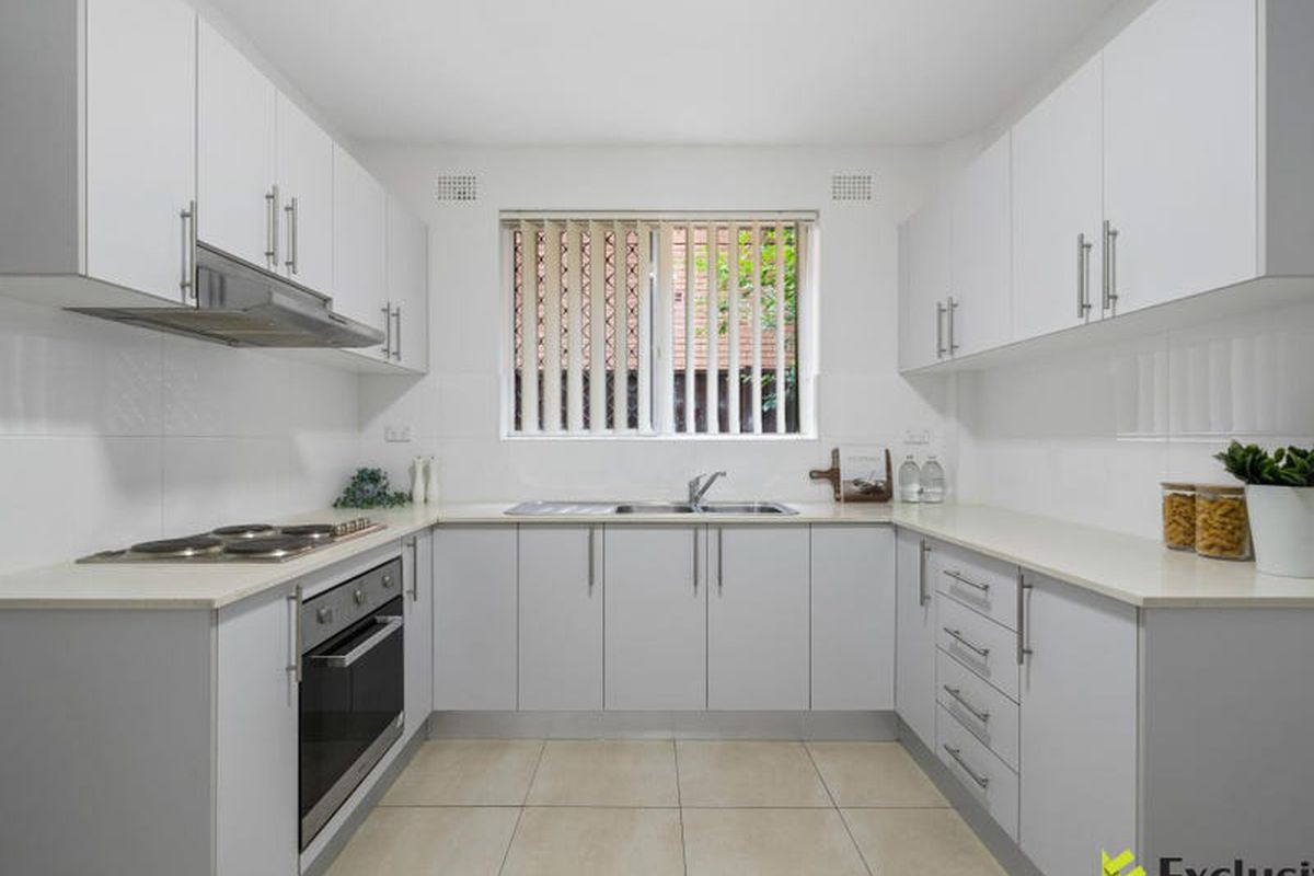 2 / 6 Eastbourne Road, Homebush West