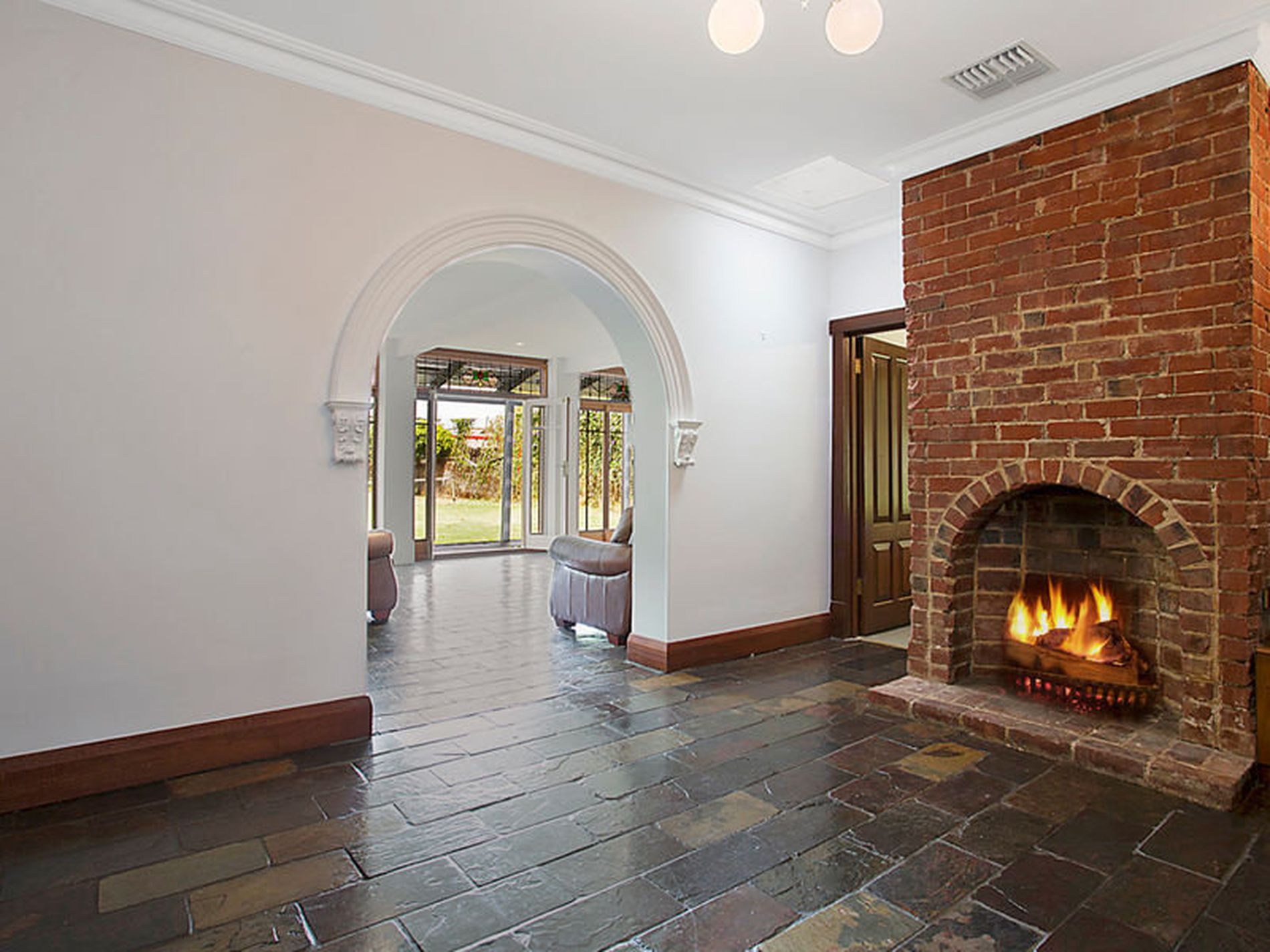 9 Cross  Road, Kingswood