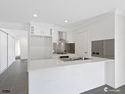 5 Apple Berry Avenue, Coomera