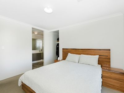 18 Yandal Way, Golden Bay