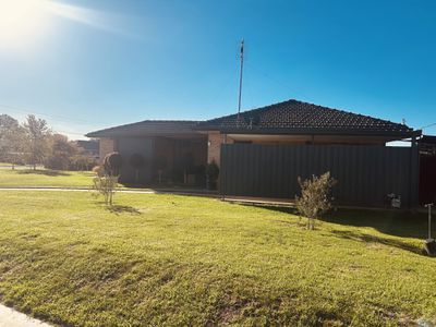 10 White Street, Finley